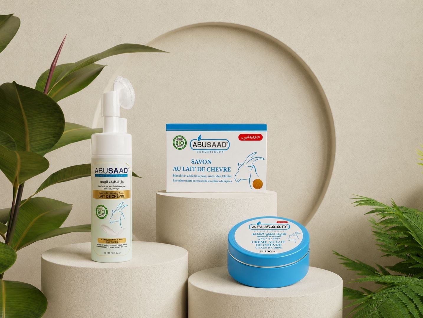 Trio ABUSAAD au lait de chèvre : gel nettoyant, savon et crème, mis en scène sur présentoir
